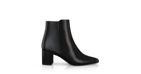 Mittelhohe Stiefeletten mit Spitze