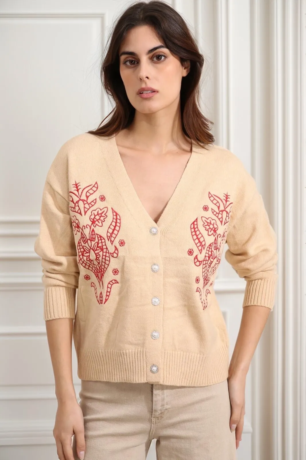 Strickjacke/Weste mit Perlenknöpfen und Stickerei am V-Ausschnitt vorne